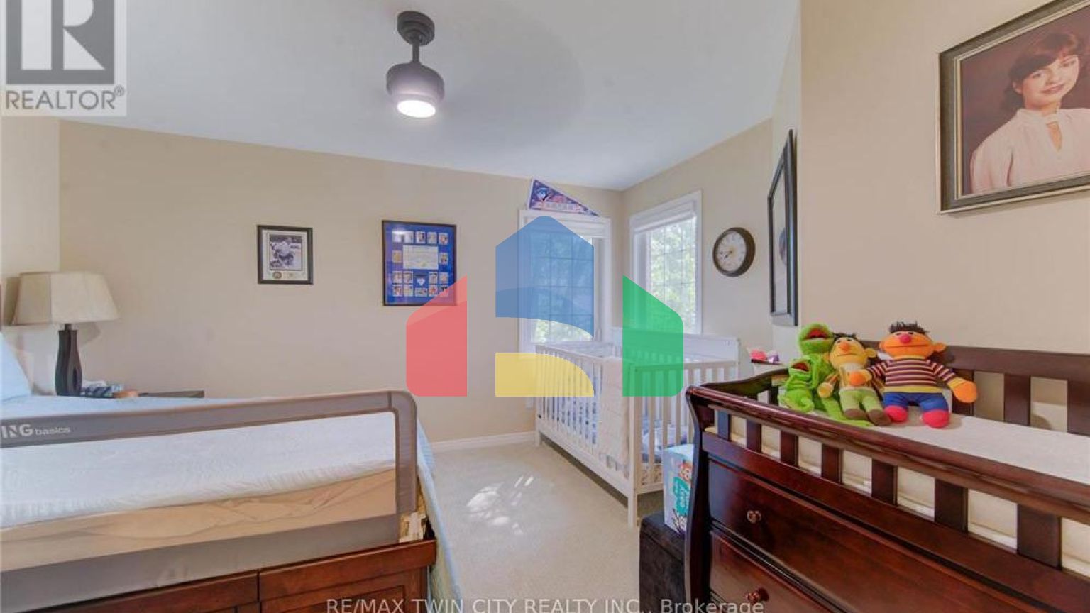 Residential - Single Family Home - Kitchener, Canada - Canada