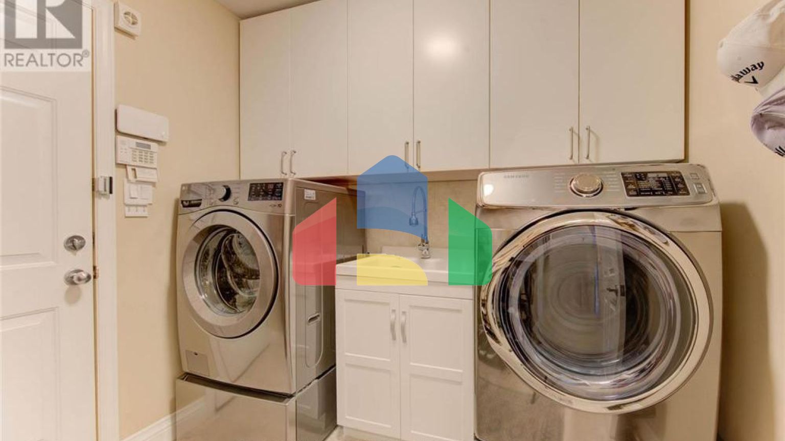 Residential - Single Family Home - Kitchener, Canada - Canada