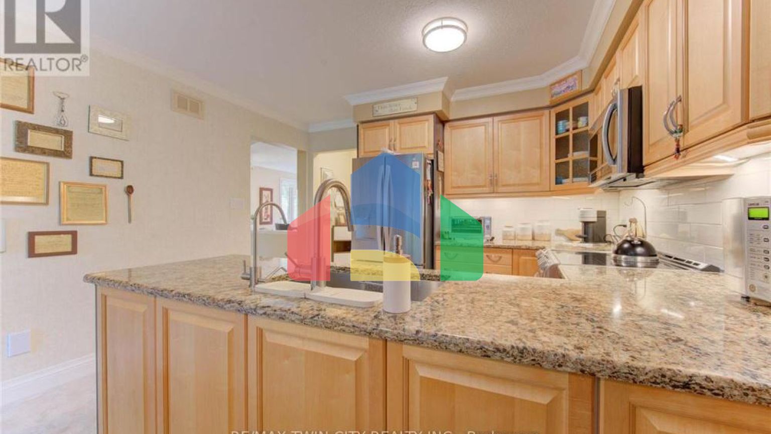 Residential - Single Family Home - Kitchener, Canada - Canada