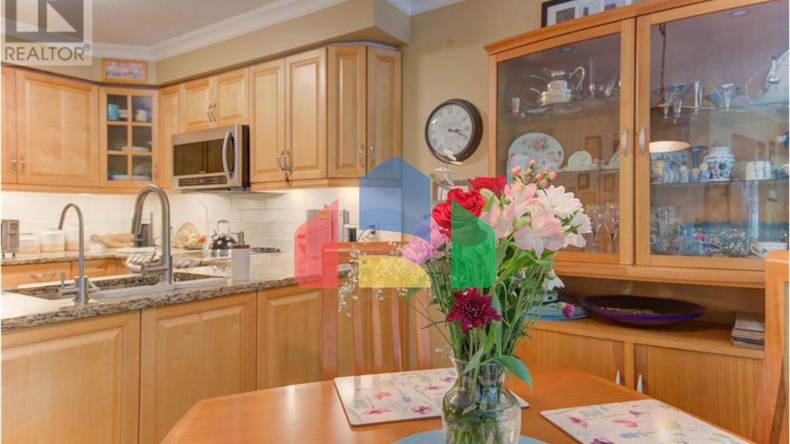 Residential - Single Family Home - Kitchener, Canada - Canada