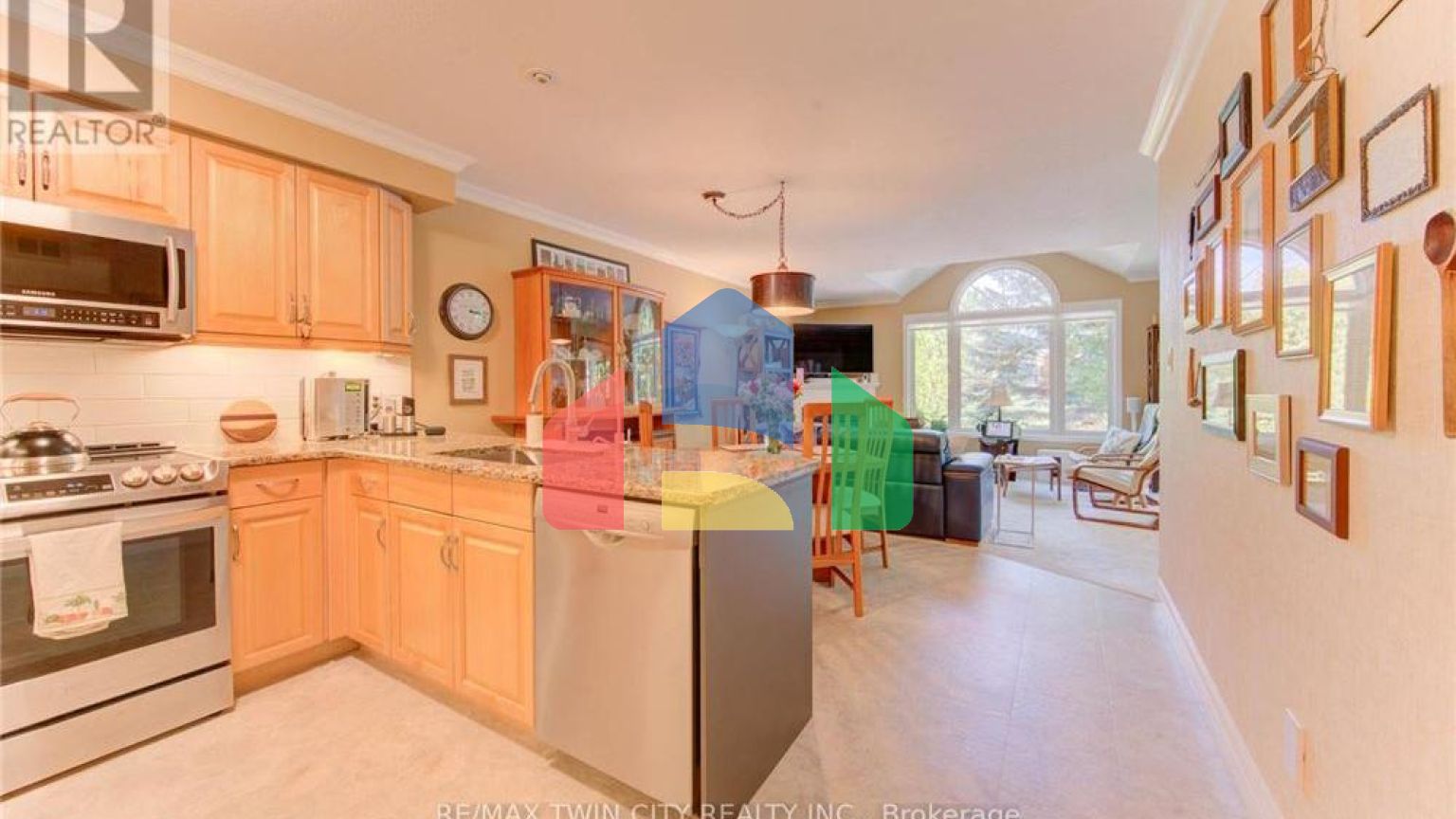 Residential - Single Family Home - Kitchener, Canada - Canada