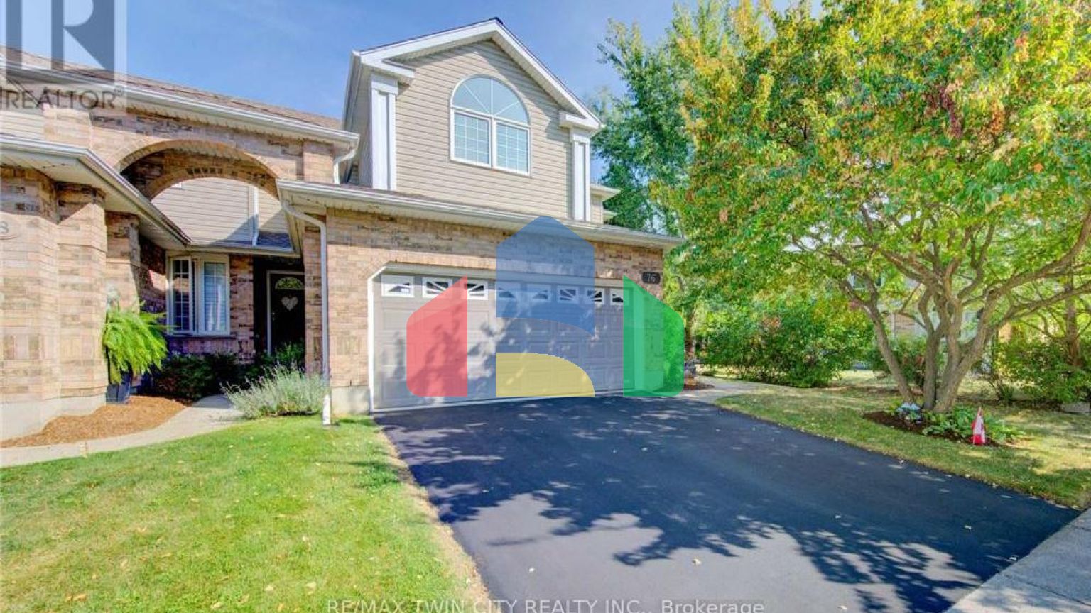 Residential - Single Family Home - Kitchener, Canada - Canada