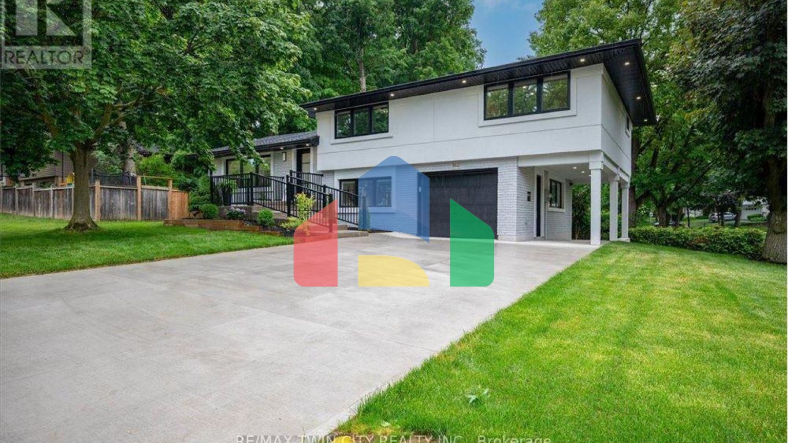 Residential - Single Family Home - Kitchener, Canada - Canada