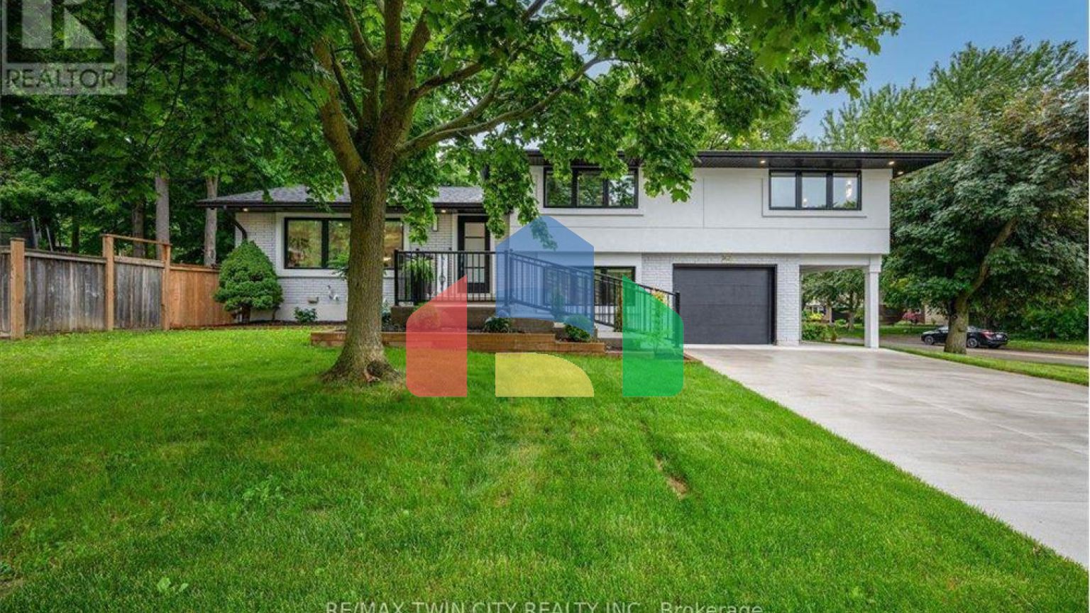 Residential - Single Family Home - Kitchener, Canada - Canada