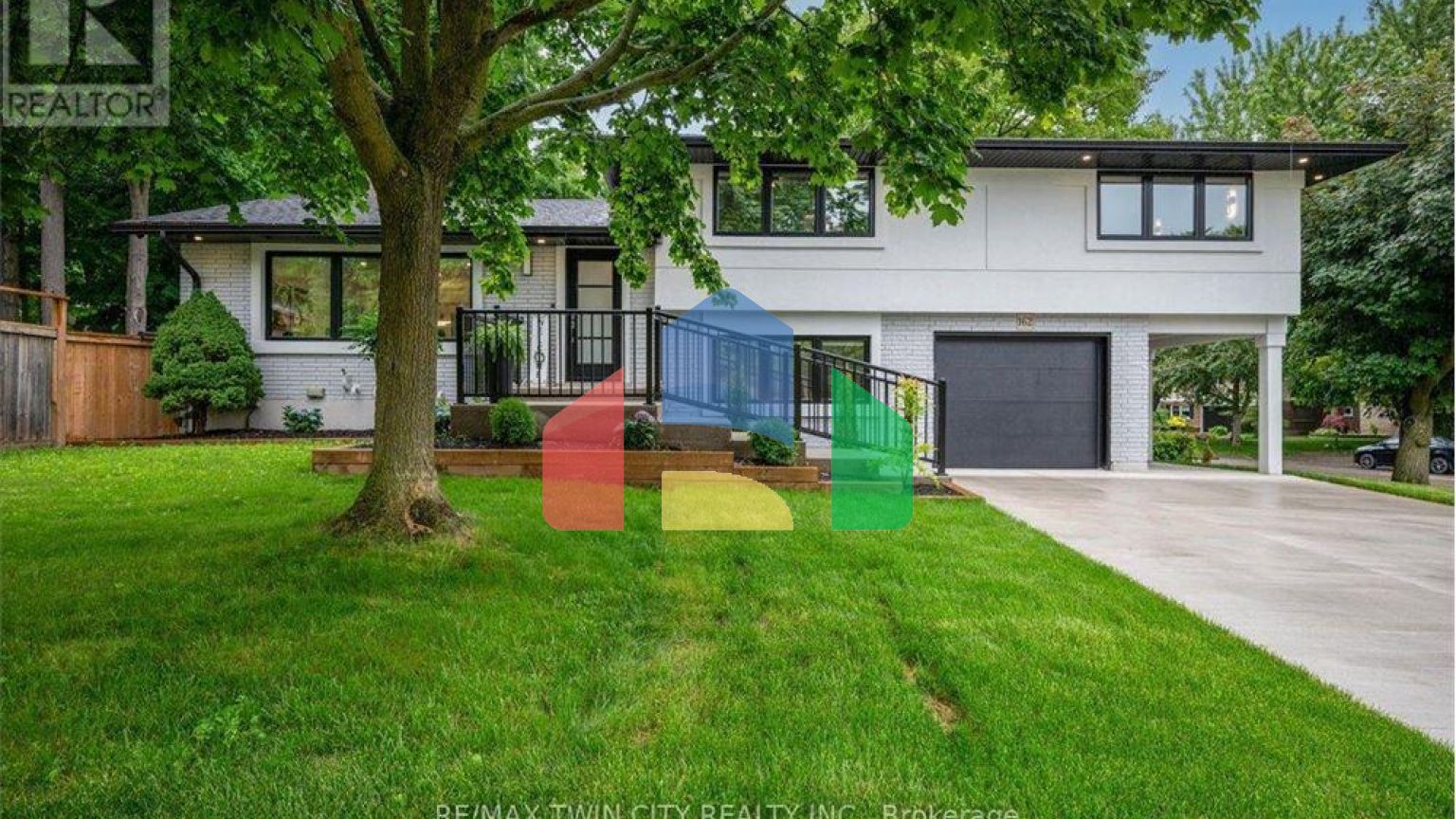 Residential - Single Family Home - Kitchener, Canada - Canada