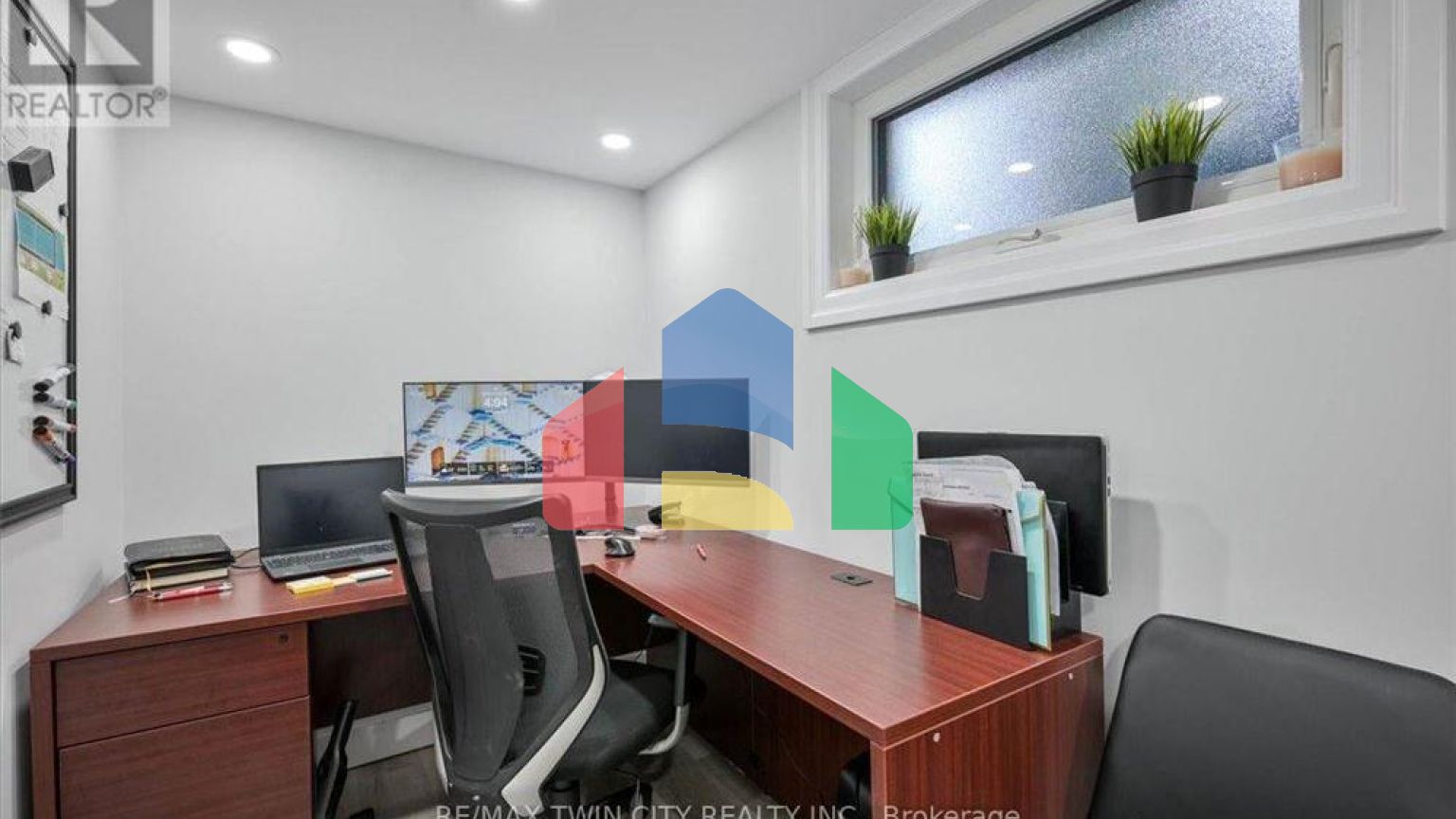 Residential - Single Family Home - Kitchener, Canada - Canada