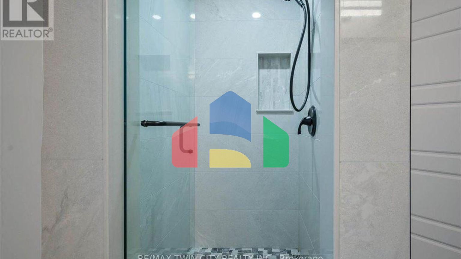 Residential - Single Family Home - Kitchener, Canada - Canada