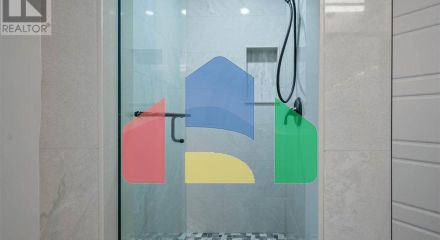 Residential - Single Family Home - Kitchener, Canada - Canada