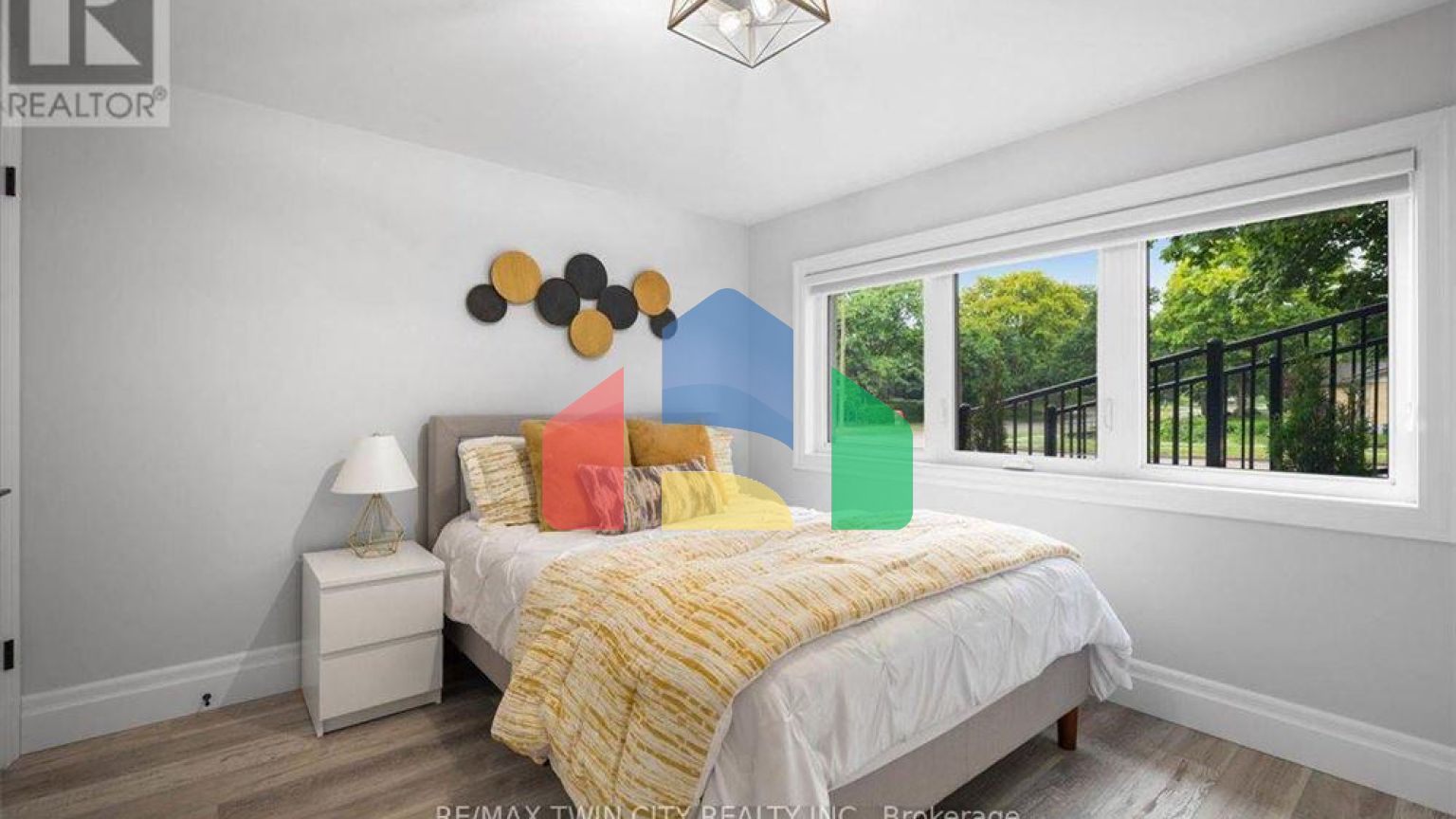 Residential - Single Family Home - Kitchener, Canada - Canada