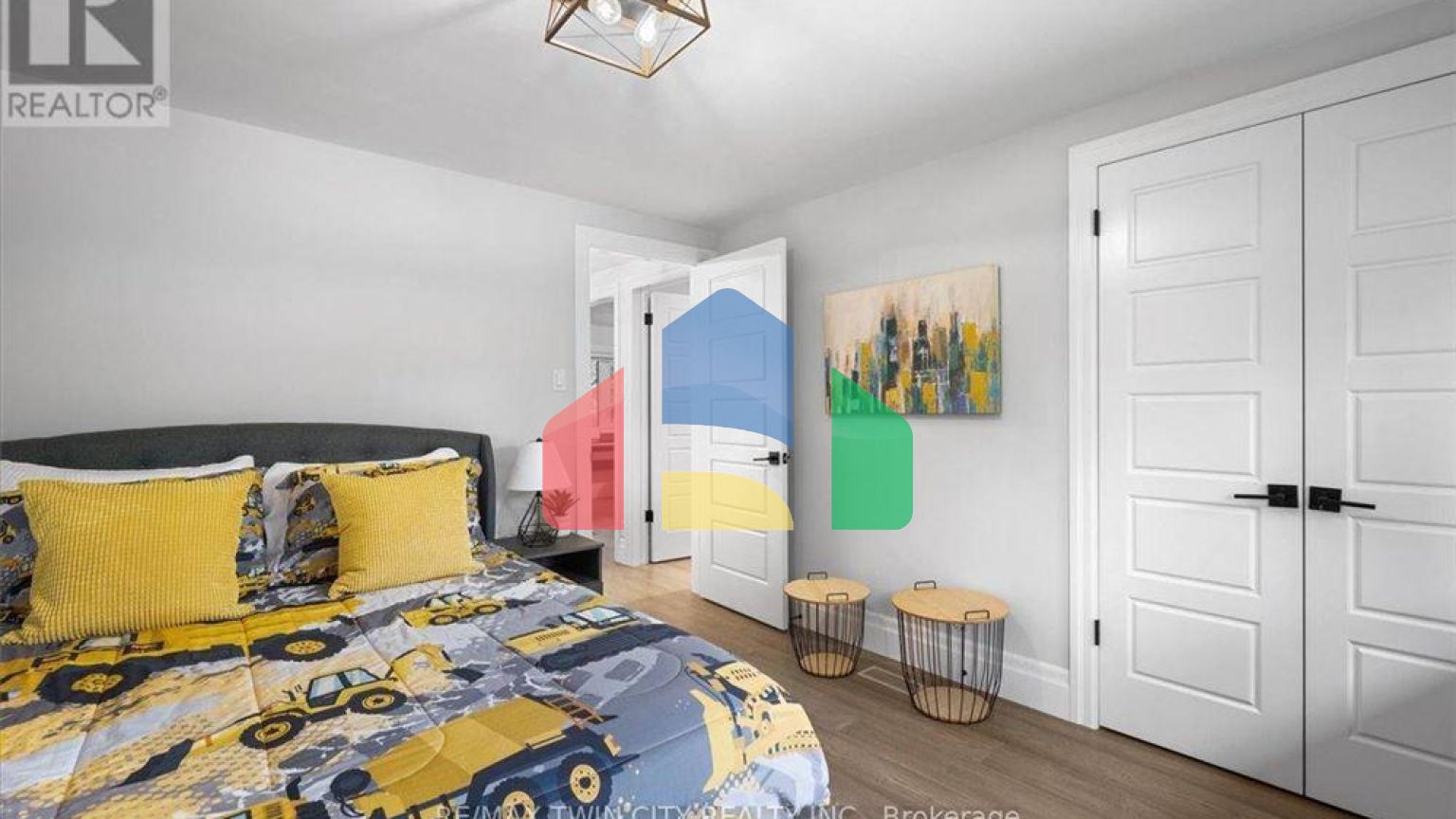 Residential - Single Family Home - Kitchener, Canada - Canada