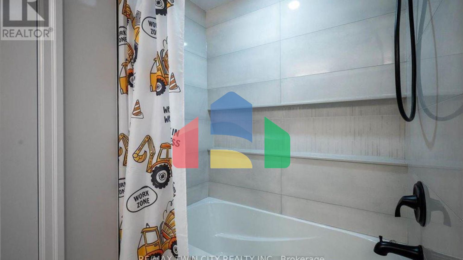 Residential - Single Family Home - Kitchener, Canada - Canada