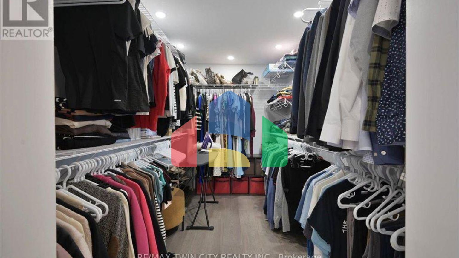 Residential - Single Family Home - Kitchener, Canada - Canada