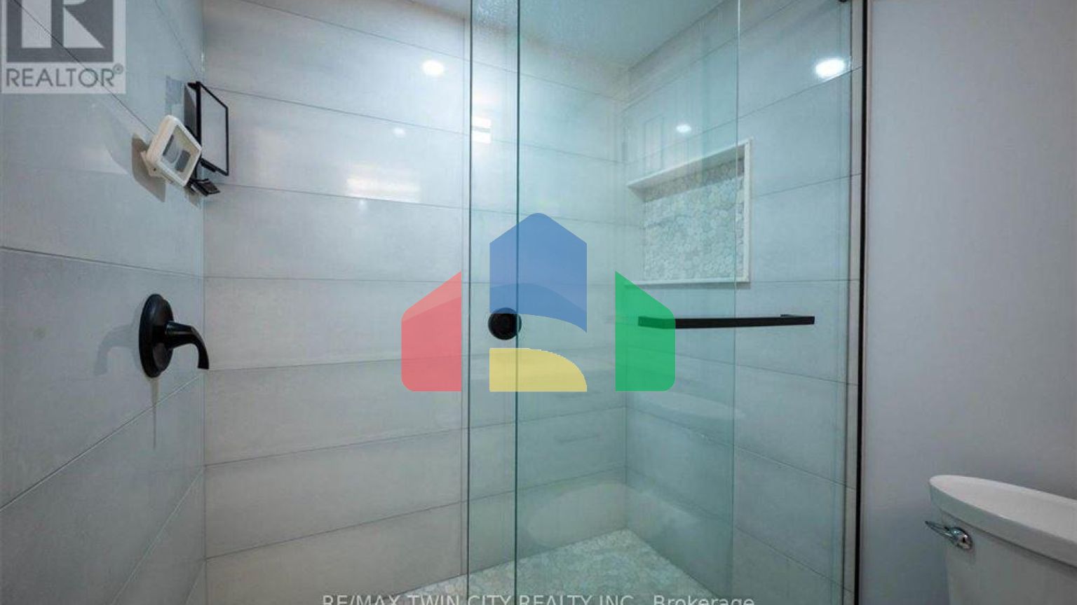 Residential - Single Family Home - Kitchener, Canada - Canada