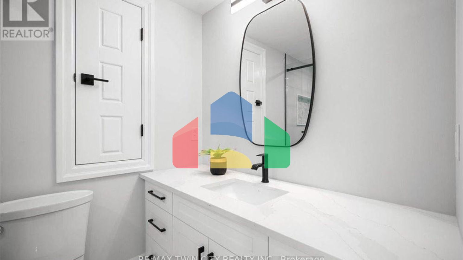 Residential - Single Family Home - Kitchener, Canada - Canada