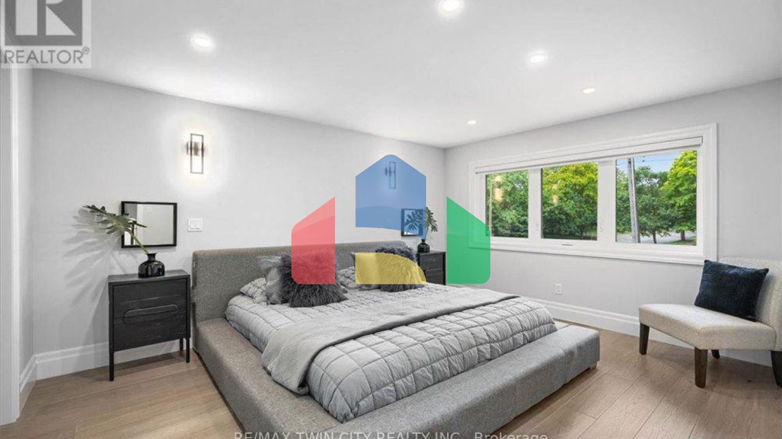 Residential - Single Family Home - Kitchener, Canada - Canada