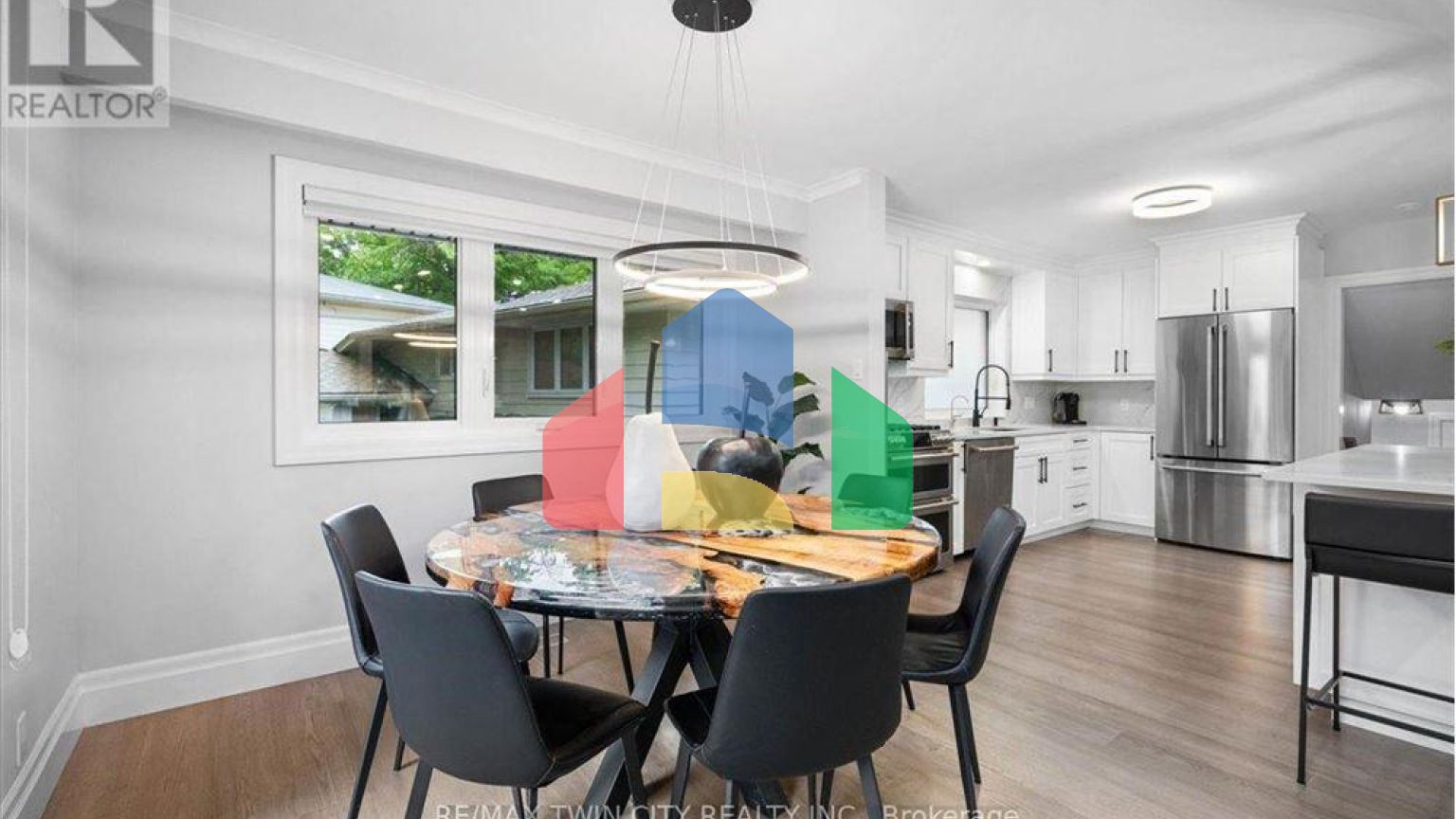 Residential - Single Family Home - Kitchener, Canada - Canada