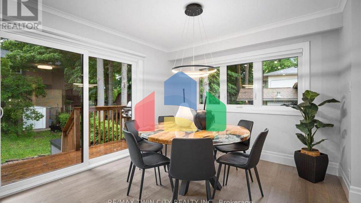 Residential - Single Family Home - Kitchener, Canada - Canada