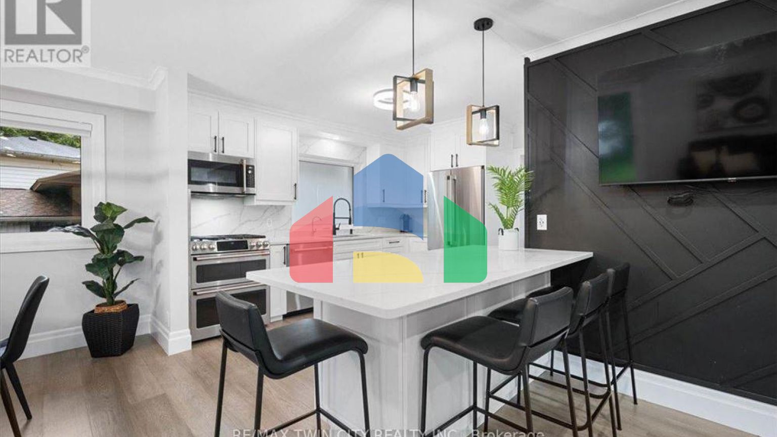 Residential - Single Family Home - Kitchener, Canada - Canada