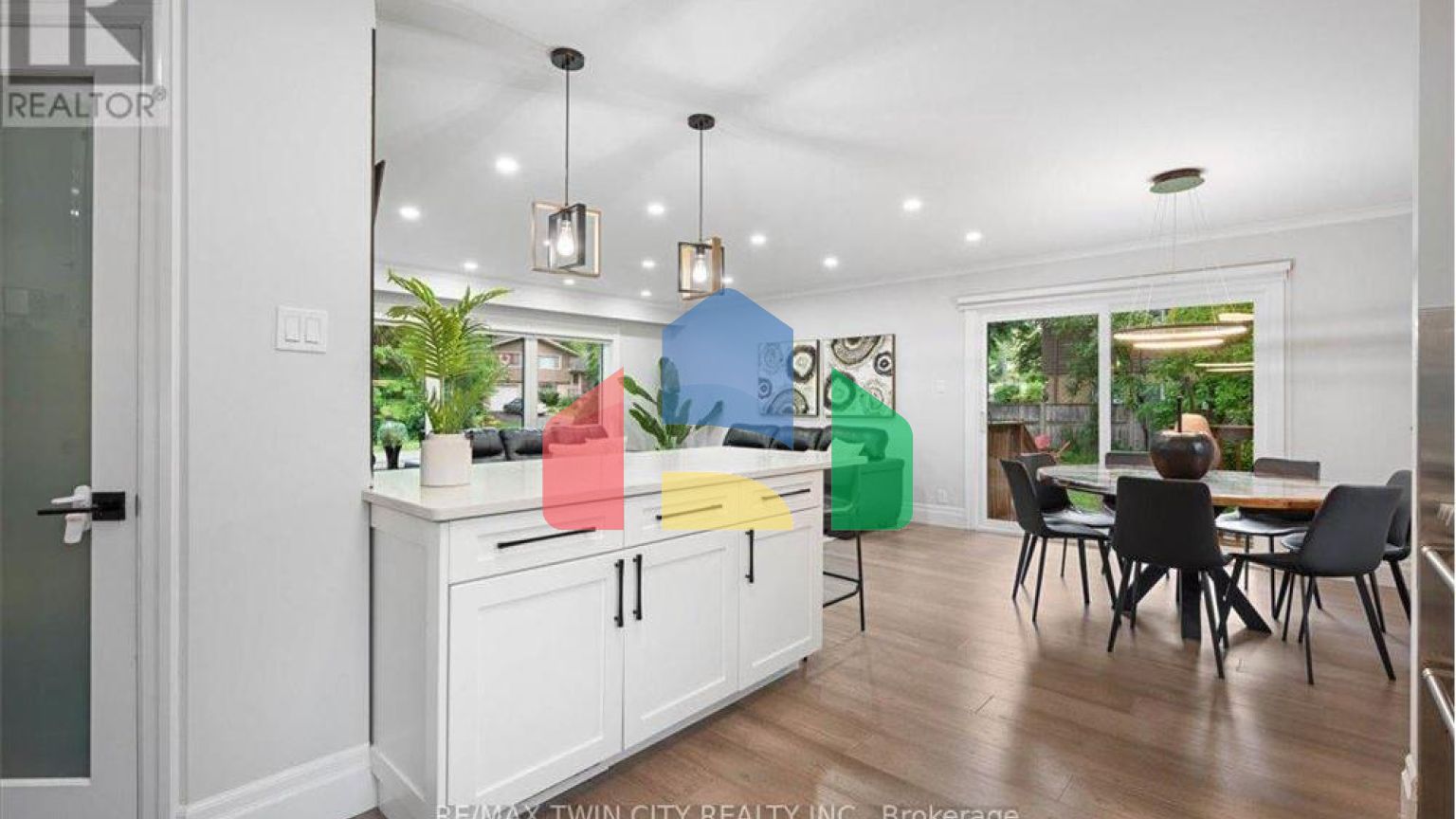 Residential - Single Family Home - Kitchener, Canada - Canada