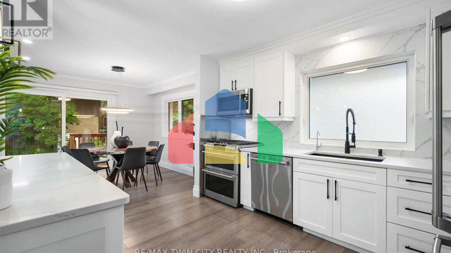 Residential - Single Family Home - Kitchener, Canada - Canada