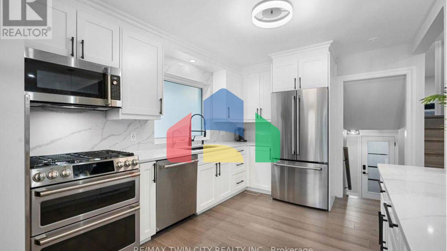 Residential - Single Family Home - Kitchener, Canada - Canada