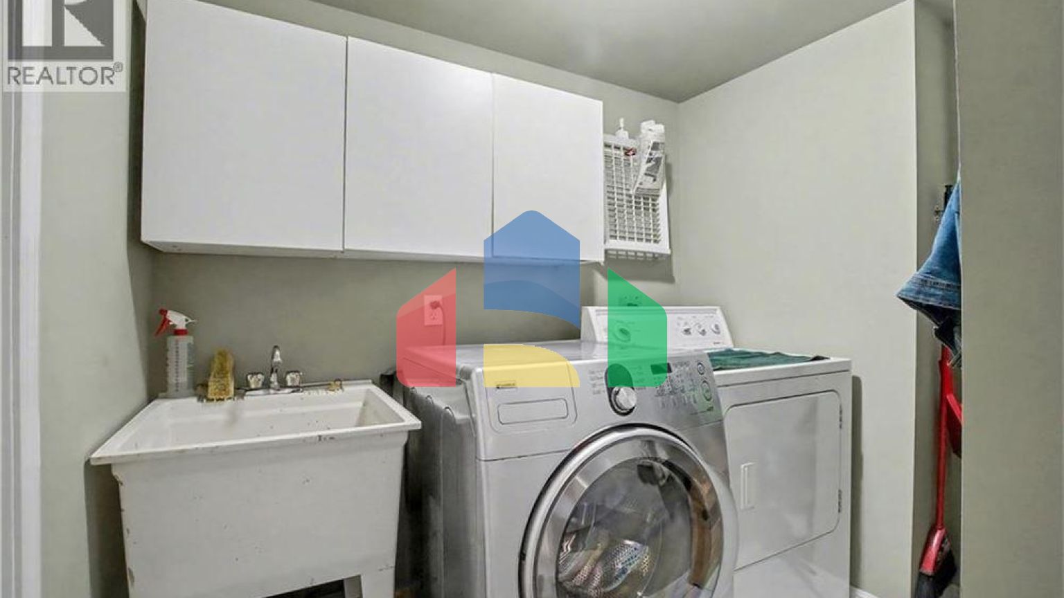 Residential - Single Family Home - Kitchener, Canada - Canada