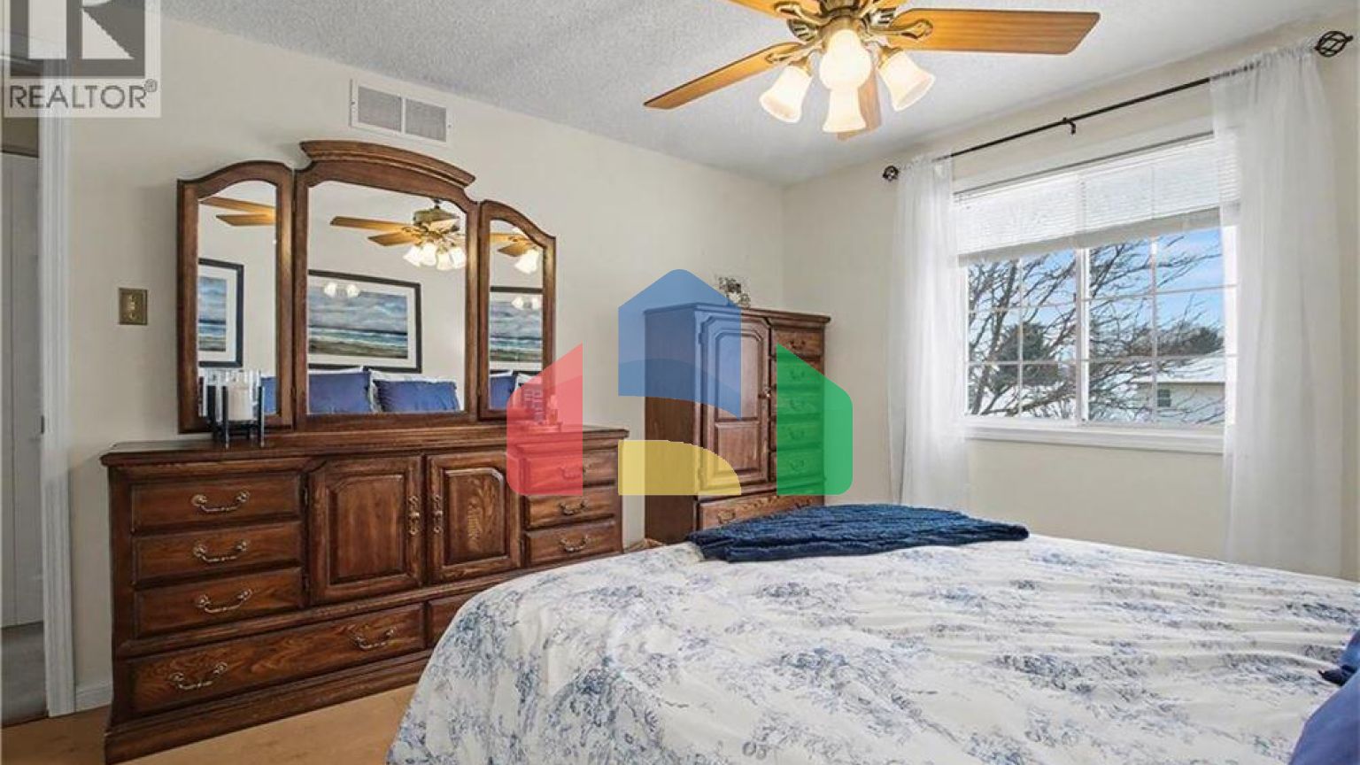 Residential - Single Family Home - Kitchener, Canada - Canada