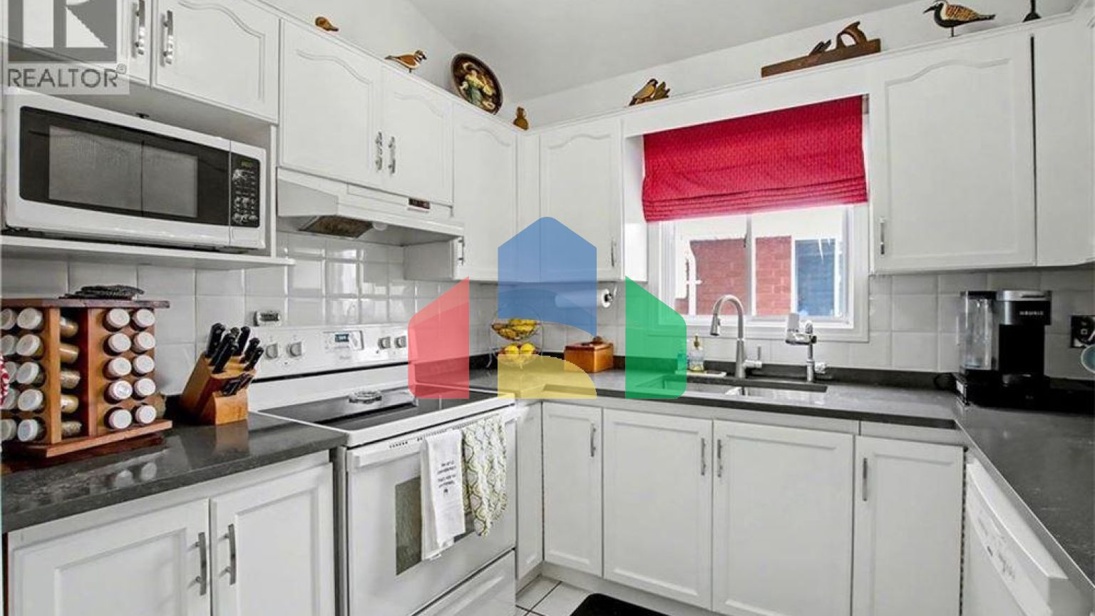 Residential - Single Family Home - Kitchener, Canada - Canada