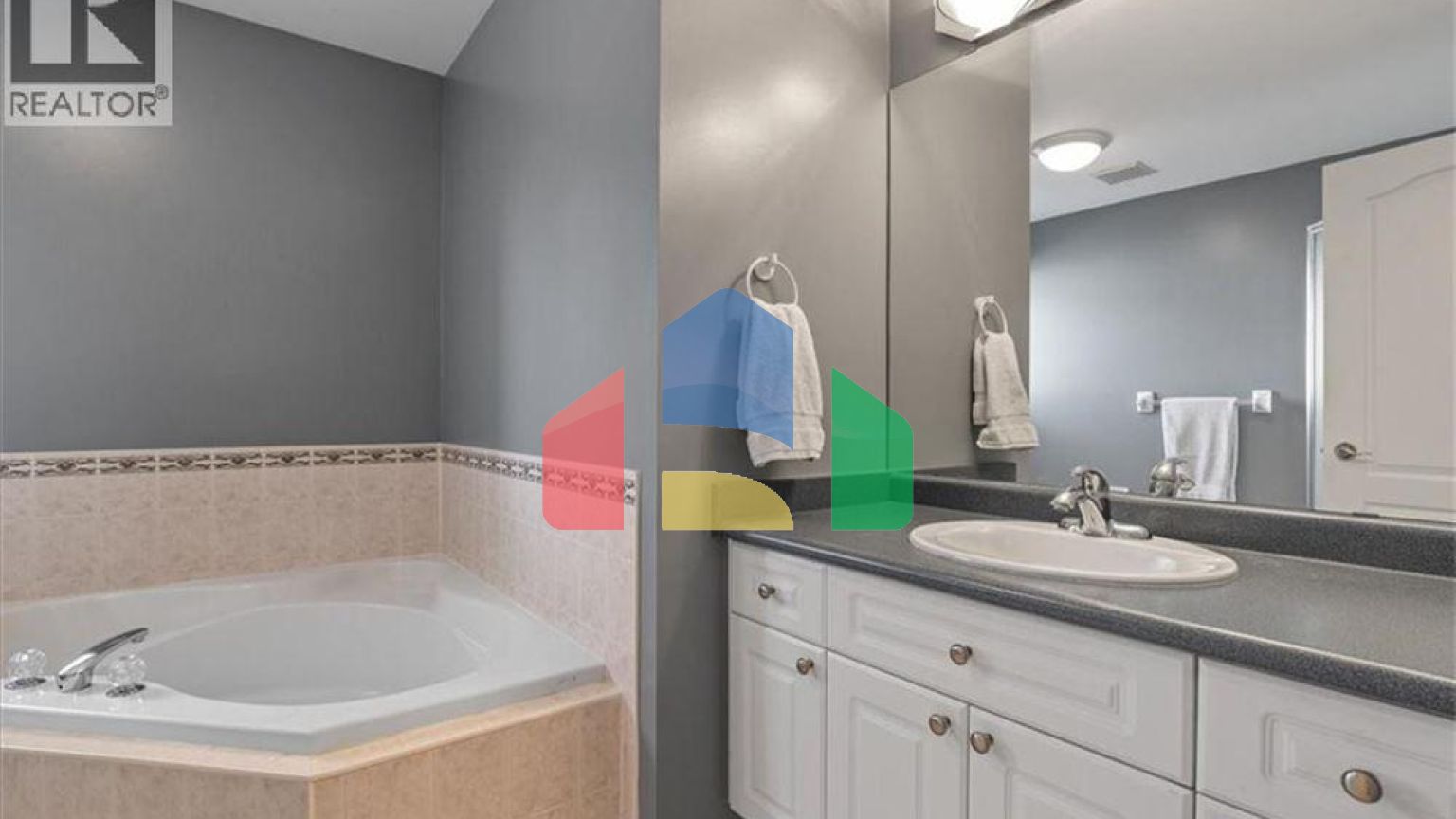 Residential - Single Family Home - Kitchener, Canada - Canada