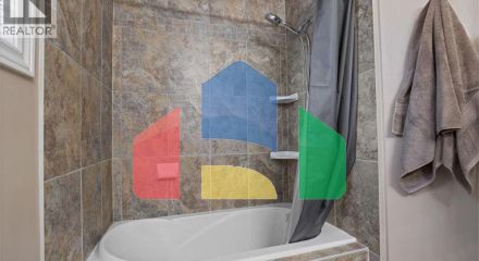 Residential - Single Family Home - Kitchener, Canada - Canada