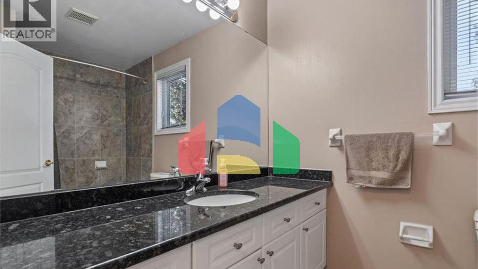 Residential - Single Family Home - Kitchener, Canada - Canada