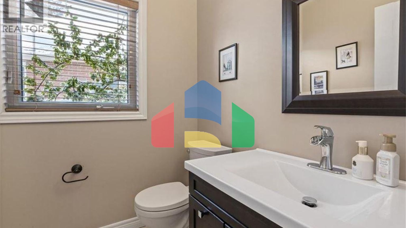 Residential - Single Family Home - Kitchener, Canada - Canada