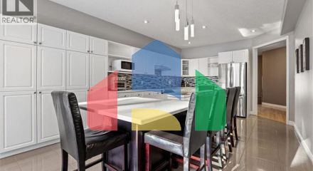 Residential - Single Family Home - Kitchener, Canada - Canada