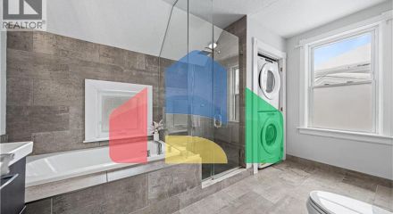 Residential - Single Family Home - Kitchener, Canada - Canada