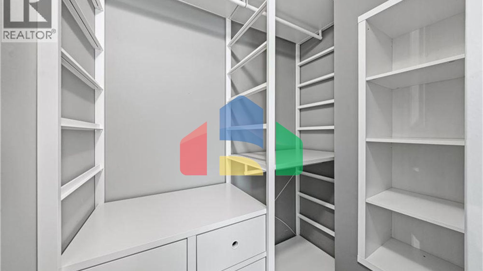 Residential - Single Family Home - Kitchener, Canada - Canada