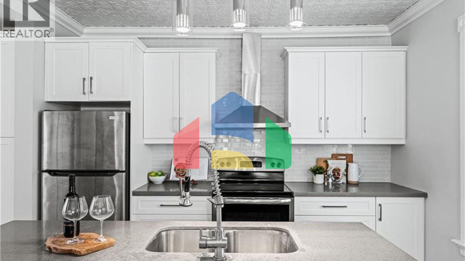 Residential - Single Family Home - Kitchener, Canada - Canada