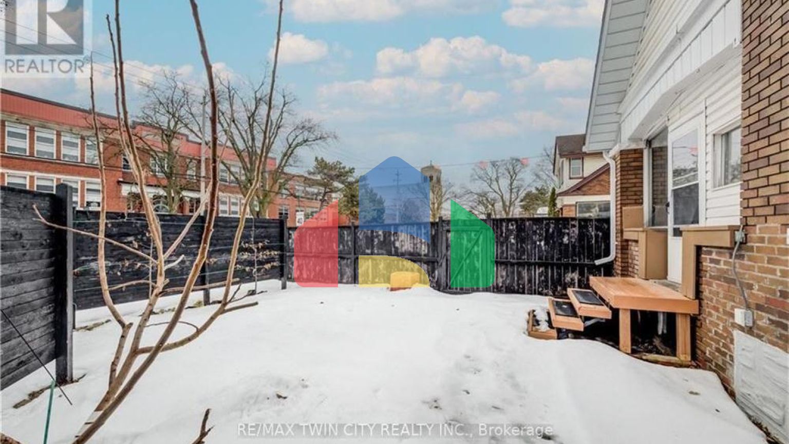 Residential - Single Family Home - Kitchener, Canada - Canada