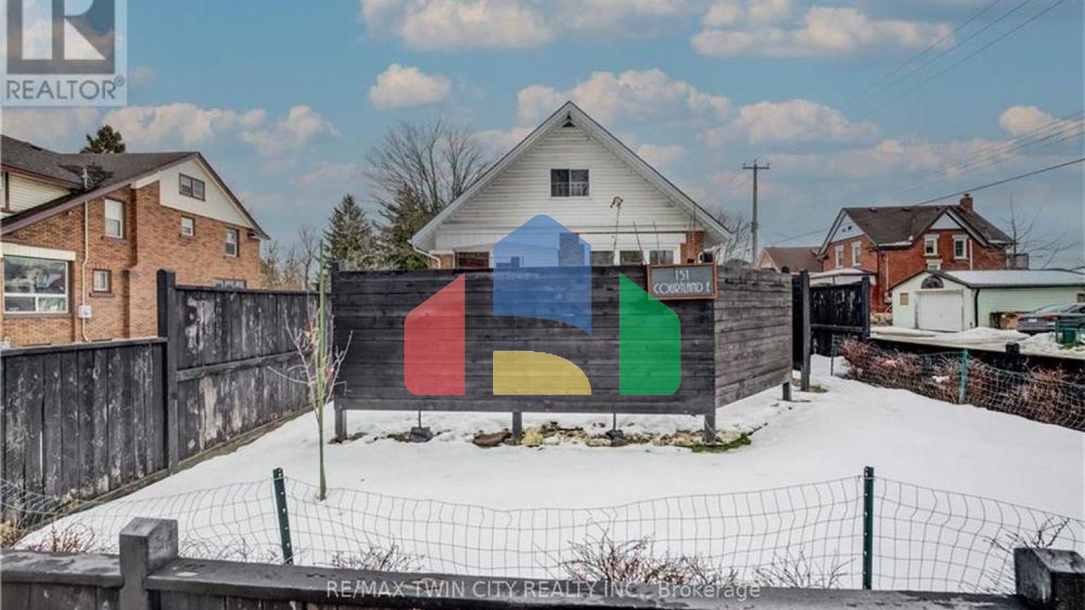 Residential - Single Family Home - Kitchener, Canada - Canada