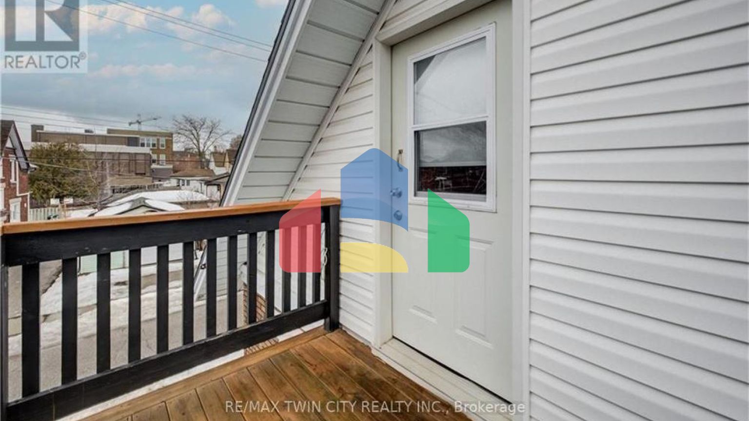 Residential - Single Family Home - Kitchener, Canada - Canada