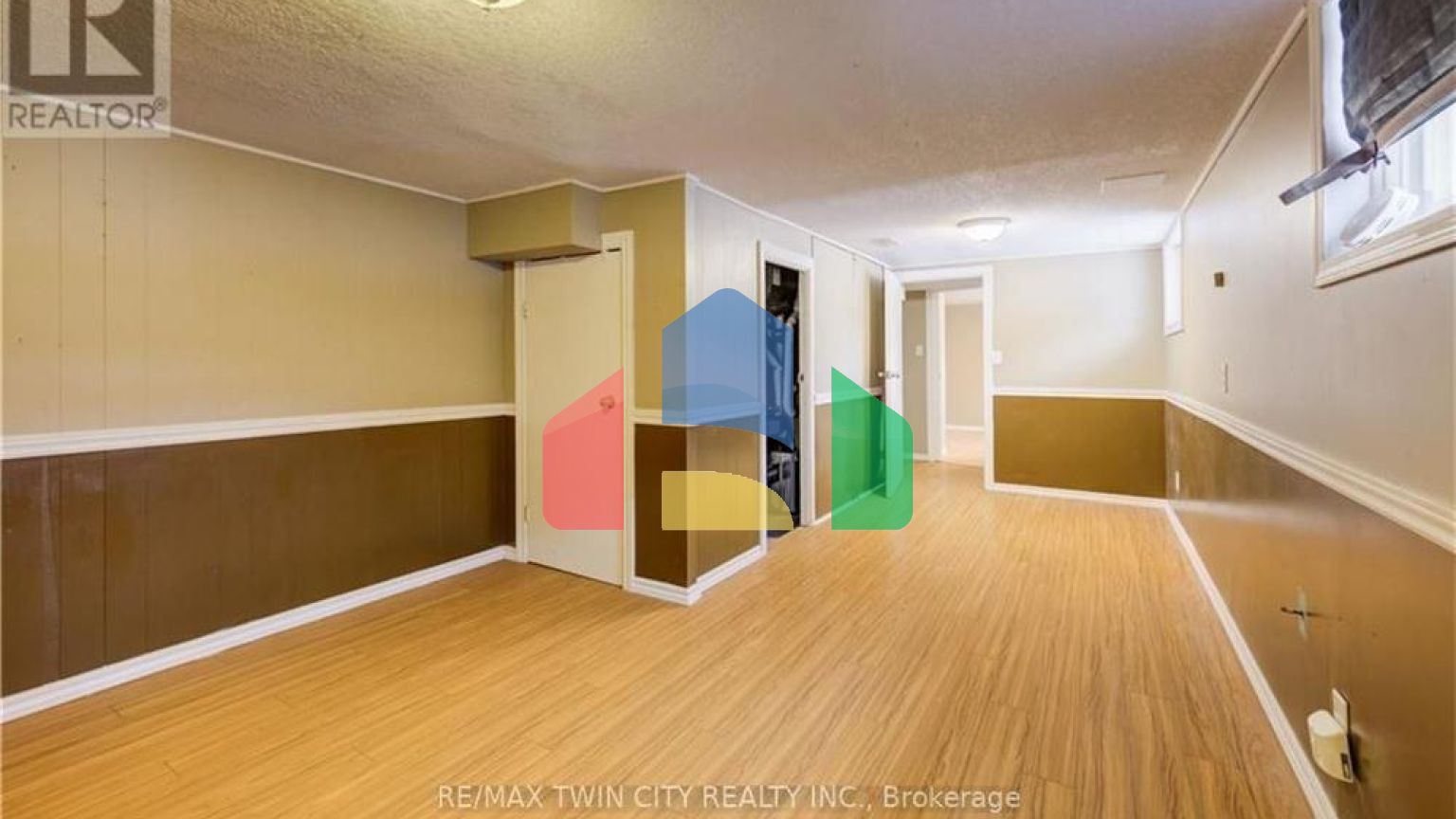 Residential - Single Family Home - Kitchener, Canada - Canada