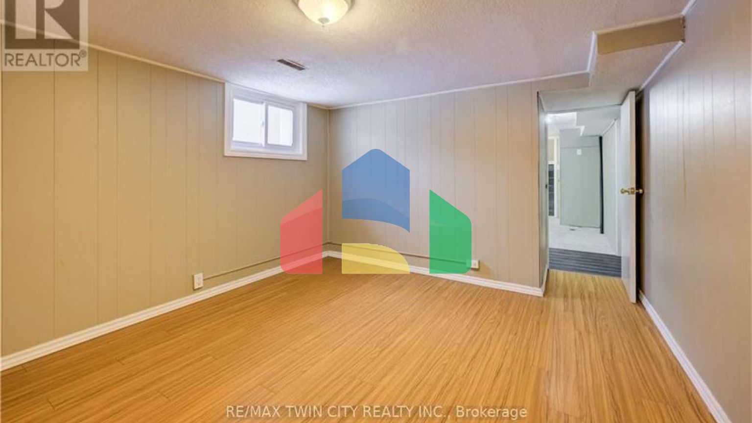 Residential - Single Family Home - Kitchener, Canada - Canada