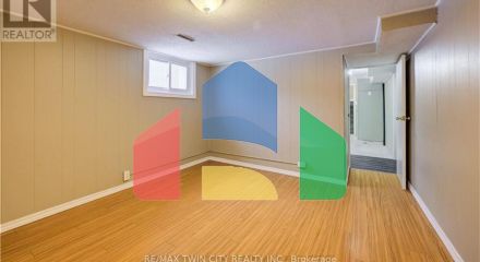 Residential - Single Family Home - Kitchener, Canada - Canada