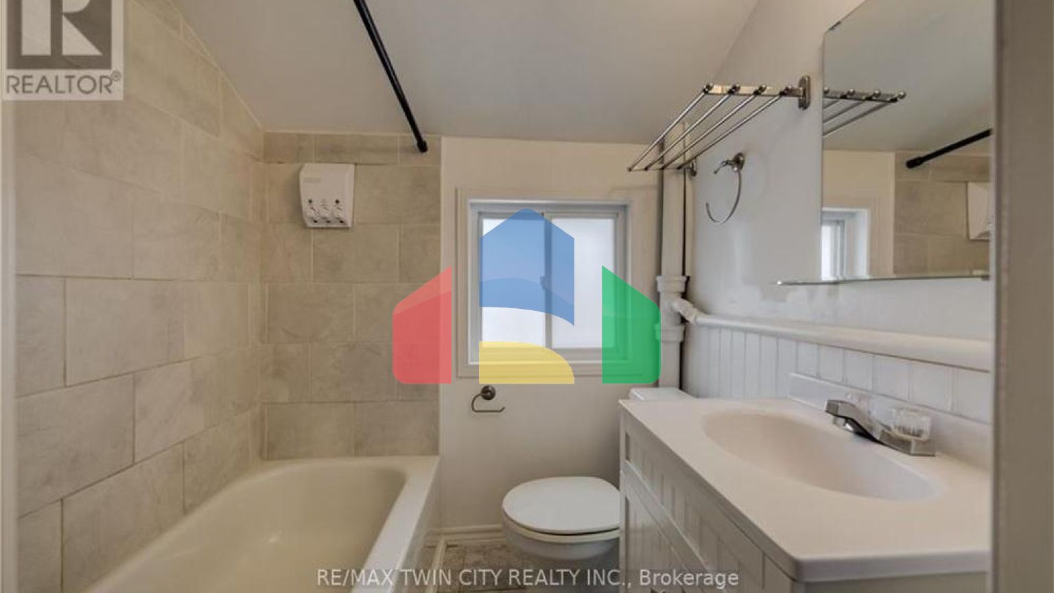 Residential - Single Family Home - Kitchener, Canada - Canada