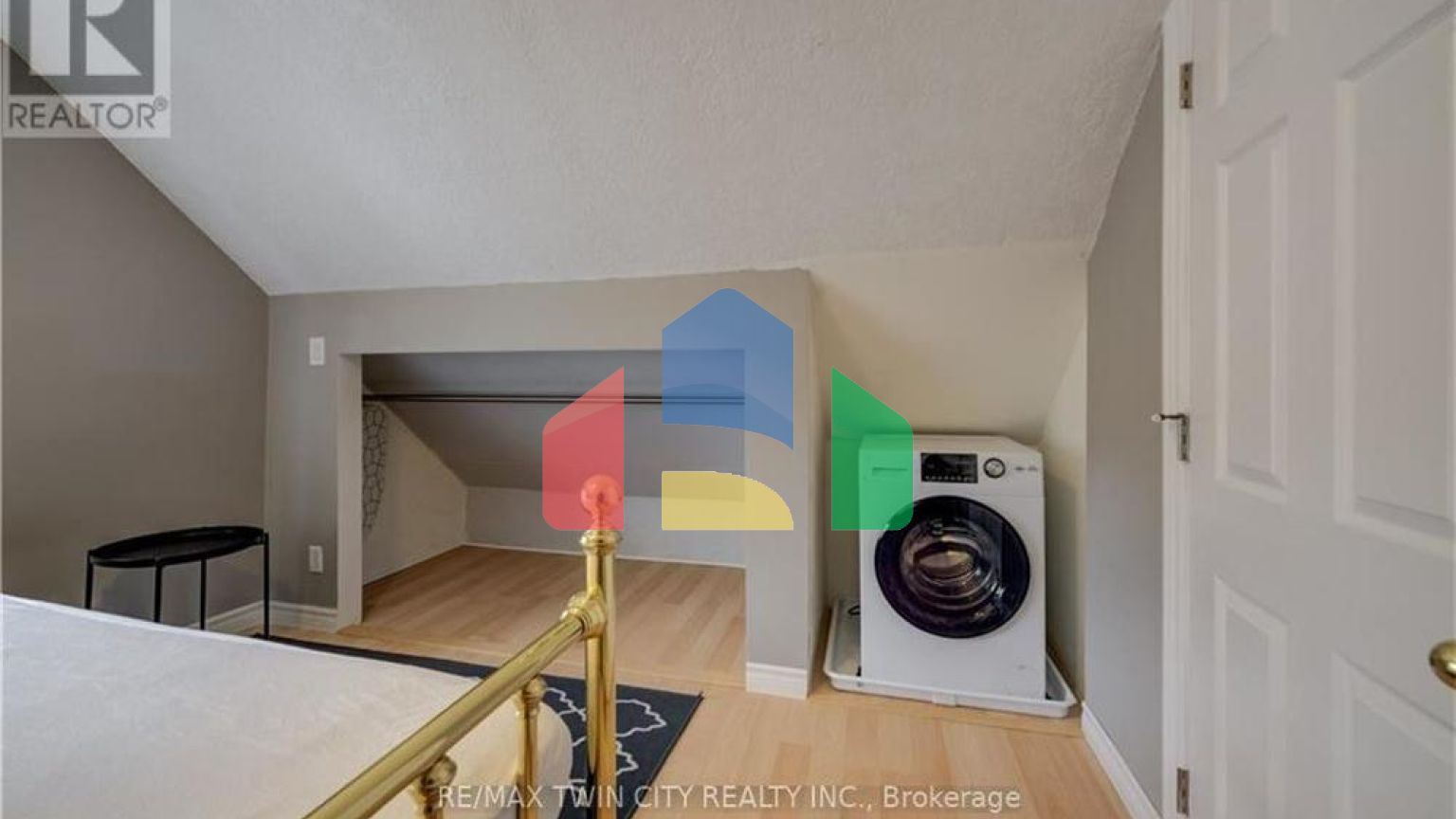 Residential - Single Family Home - Kitchener, Canada - Canada