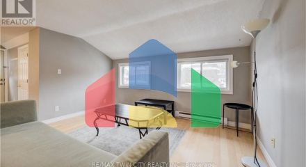 Residential - Single Family Home - Kitchener, Canada - Canada