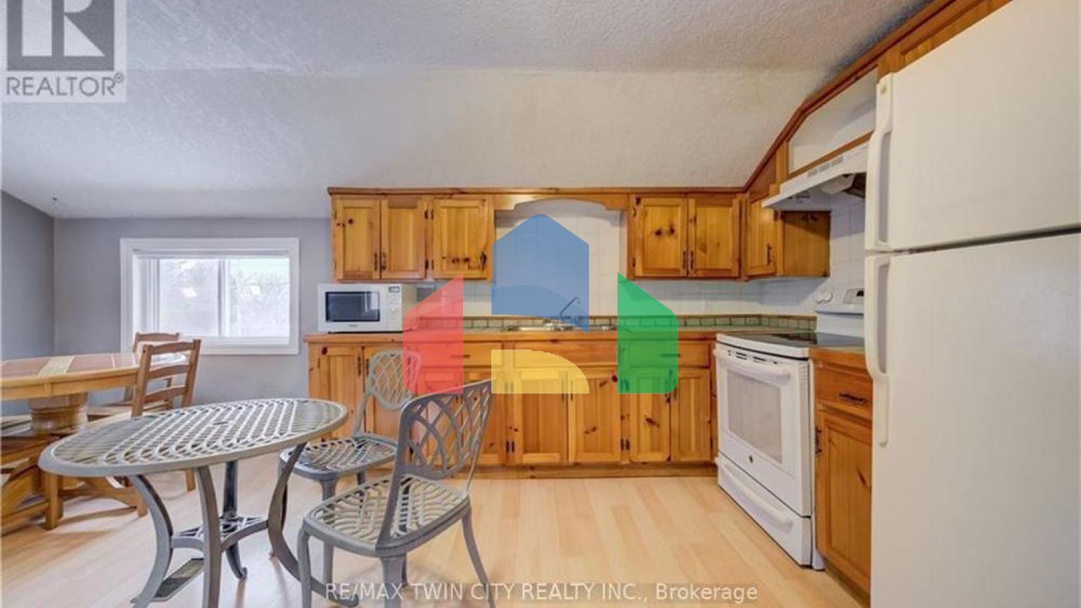 Residential - Single Family Home - Kitchener, Canada - Canada