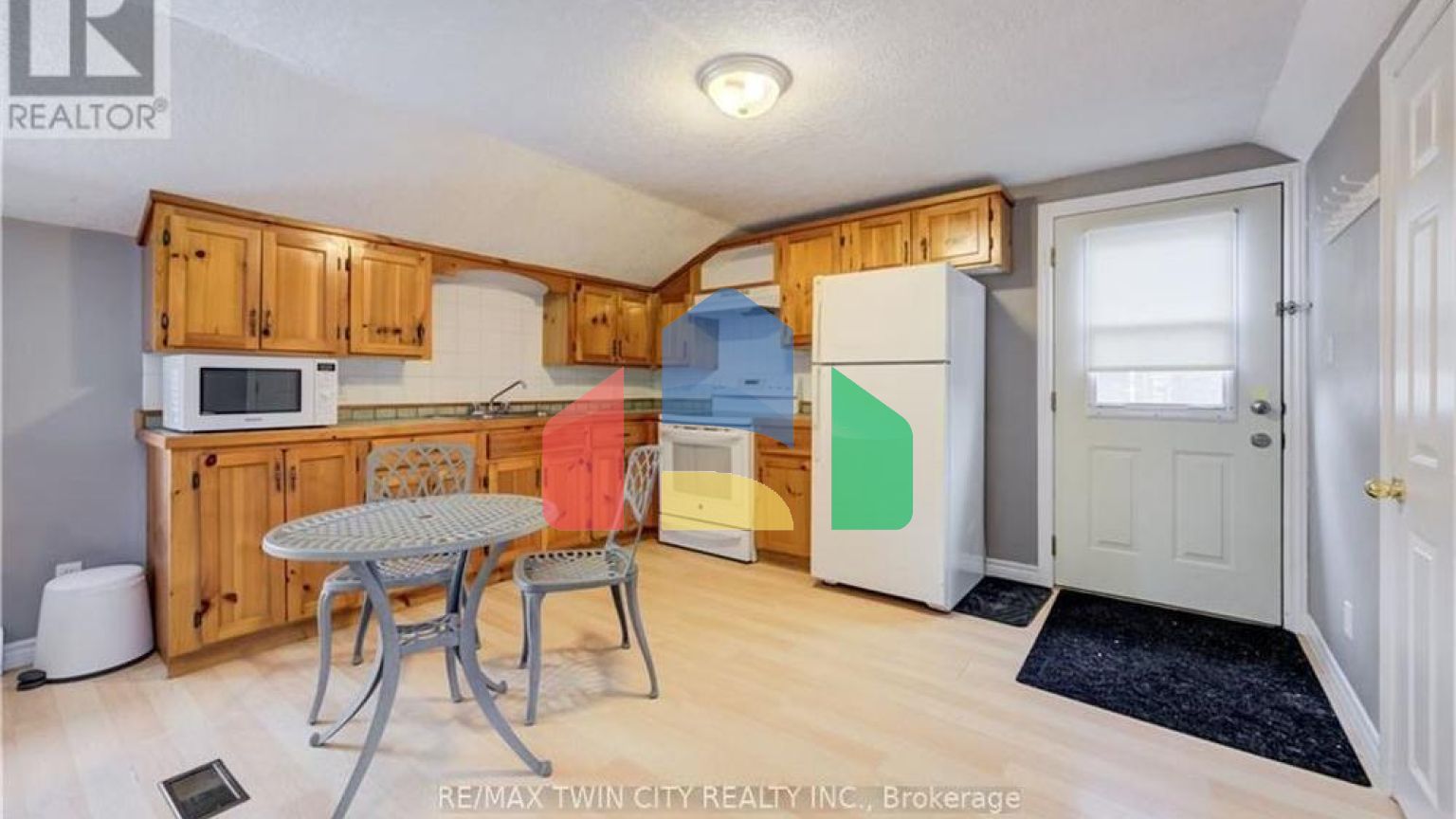 Residential - Single Family Home - Kitchener, Canada - Canada