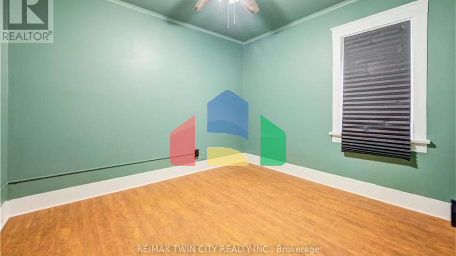 Residential - Single Family Home - Kitchener, Canada - Canada