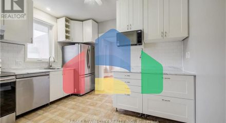 Residential - Single Family Home - Kitchener, Canada - Canada