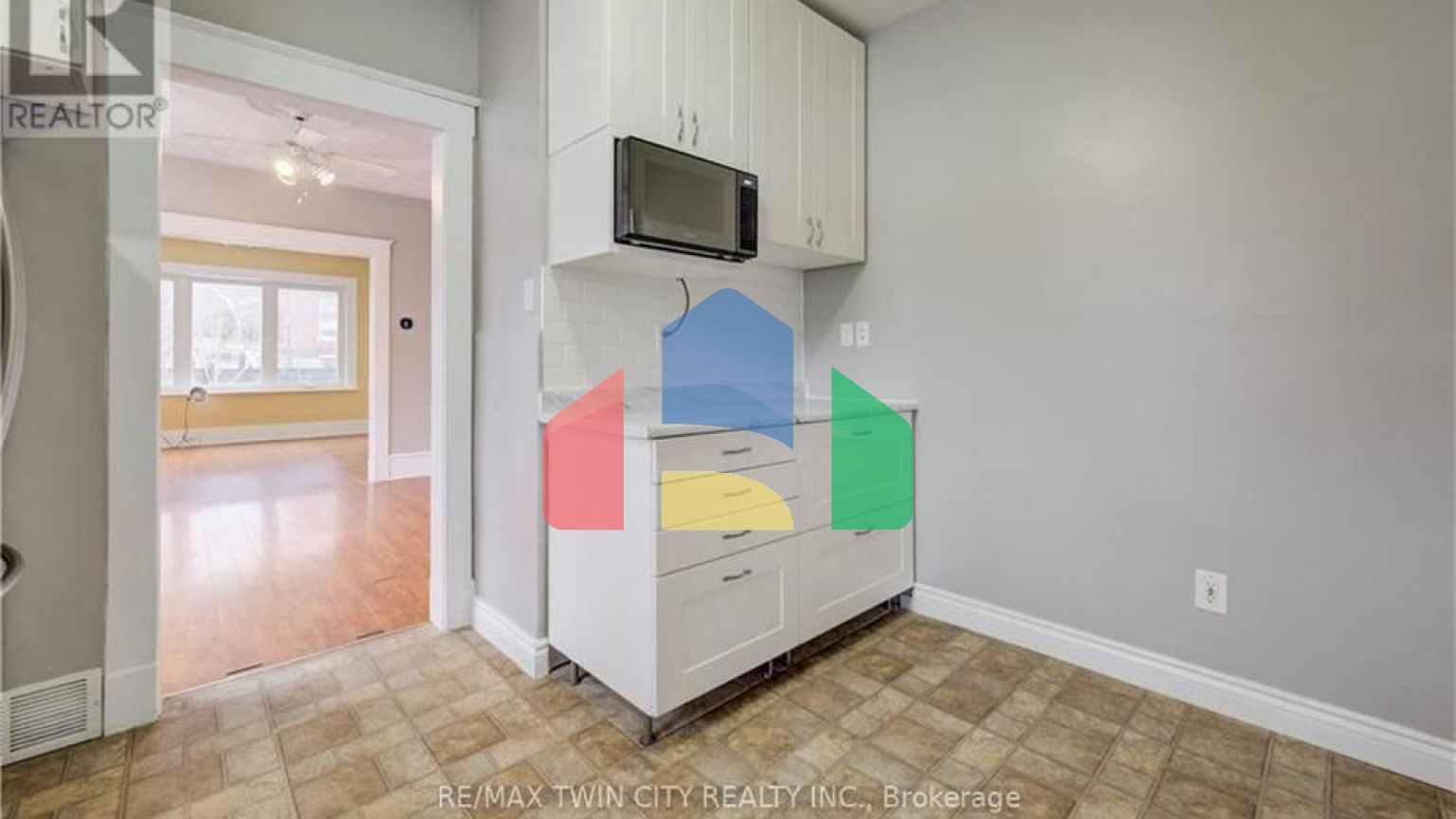 Residential - Single Family Home - Kitchener, Canada - Canada